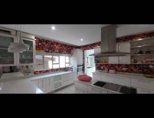 8 BEDROOM HOUSE FOR SALE IN KENSINGTON